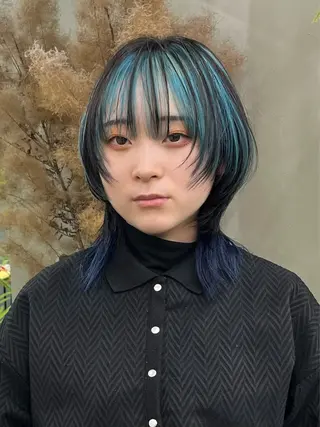 セミロング カラー イツク ⚡️ ルーツ/ハイトーンのヘアスタイル