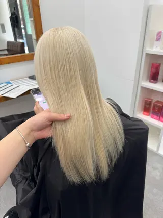 カラー Asami／名古屋／ ハイトーン／デザインのヘアスタイル