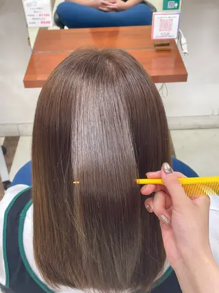 セミロング ☁️MIZUKI ☁️明るい白髪染めのヘアスタイル