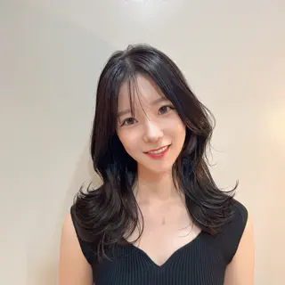 セミロング パーソナルカラー lapiax阿部のヘアスタイル