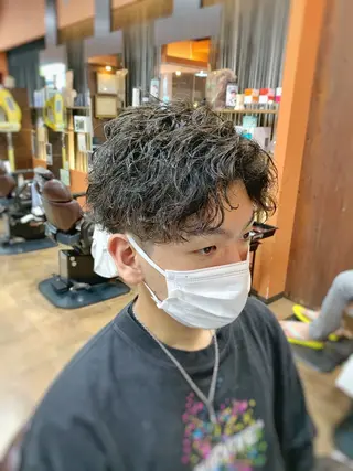 ショート パーマ メンズ 三谷 天兵のヘアスタイル