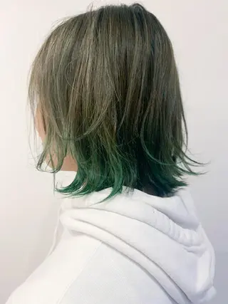 カラー 💜ショート💜 ウルフ、ボブ二色亜美のヘアスタイル