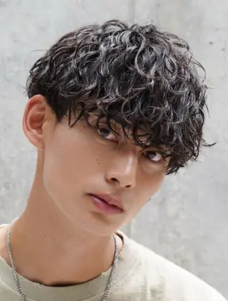 パーマ メンズ 中谷海里/フェザー パーマ/スパイキーのヘアスタイル
