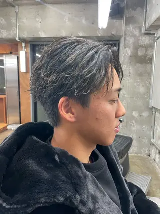ショート カラー パーマ ヘアアレンジ メンズ 亀井隆汰/メンズ専門 パーマ/フェード可のヘアスタイル