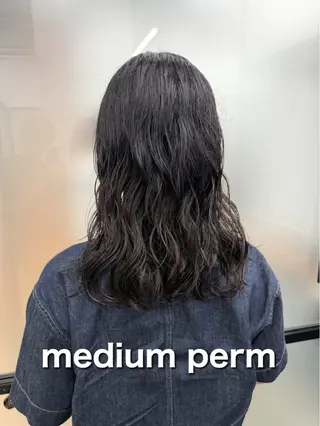 ミディアム パーマ ラフなパーマ 石川雄麻のヘアスタイル