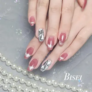 ネイル 🦋 Queenieのネイルデザイン