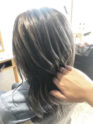 ミディアム REVE 美容室のヘアスタイル