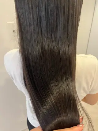 カラー AYA 艶カラー／ナチュラルのヘアスタイル