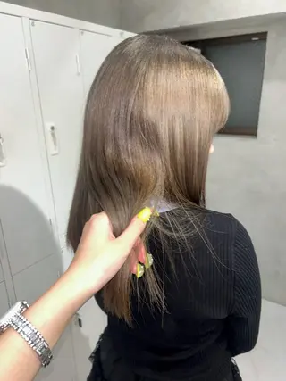 カラー Akari🧬レイヤ ー/ハイトーン/天神のヘアスタイル