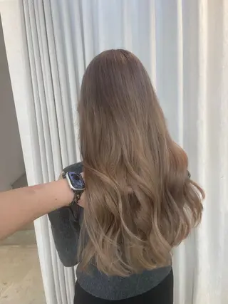 カラー Mii. 内田萌々のヘアスタイル