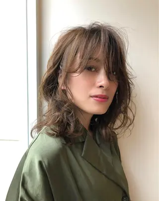 ミディアム カラー レイヤーと顔まわり 大好き❣️関口拓馬のヘアスタイル