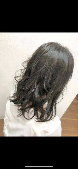 セミロング カラー SHIORI💜口コ ミNo.1艶カラーのヘアスタイル