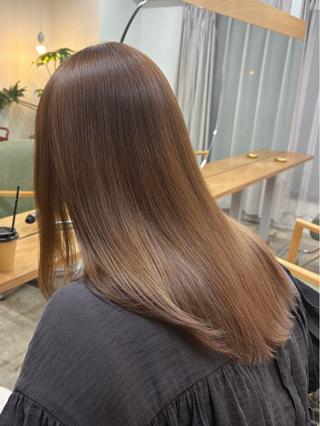 セミロング カラー まさと透明感ベージュ カラーレイヤーカットのヘアスタイル