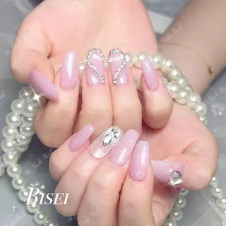 ネイル 🦋 Queenieのネイルデザイン