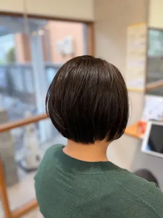 カラー momoka オリーブ/ベージュのヘアスタイル