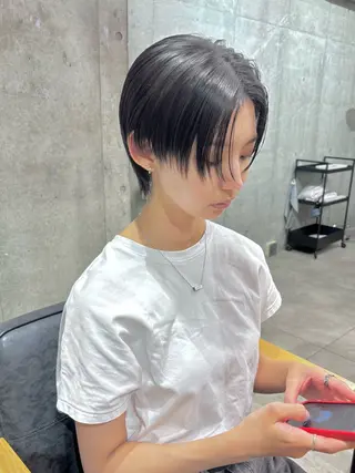 ショート カラー 井上 唯のヘアスタイル