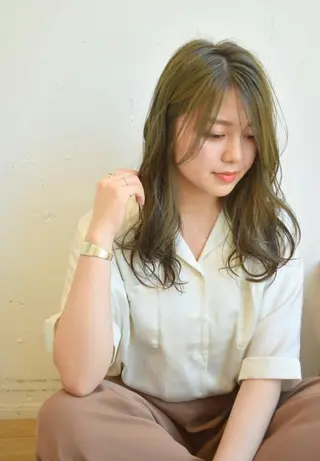 ロング カラー 山形 光輪子のヘアスタイル