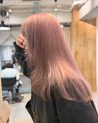 ロング カラー ミルクティー× グレージュMOMOのヘアスタイル