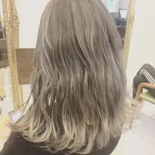セミロング ハイトーン得意😍 Lumiereのヘアスタイル