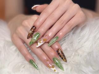 ネイル T.Lee Nail Lilyのネイルデザイン