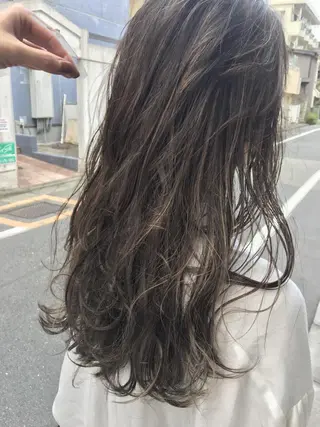 ロング カラー 鷺谷 玲奈のヘアスタイル
