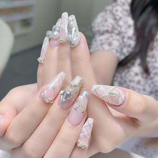ネイル Queens テイのネイルデザイン