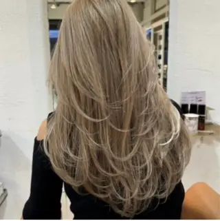 カラー 松尾 茉優のヘアスタイル