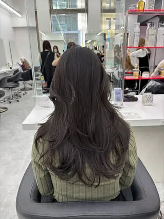 セミロング 抜け感レイヤー︴ ニュアンスカラーのヘアスタイル