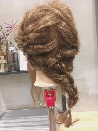 セミロング ヘアアレンジ 栗林 実莉のネイルデザイン