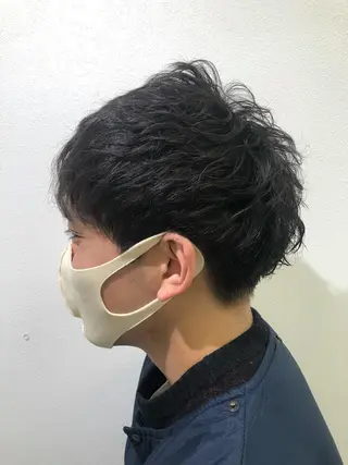 パーマ 渡部凌我 小顔ウルフ ハイトーンカラーのヘアスタイル