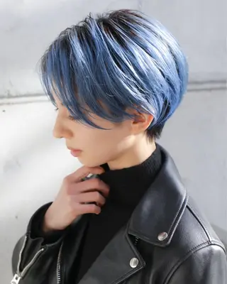 ショート カラー 辻口 俊のヘアスタイル