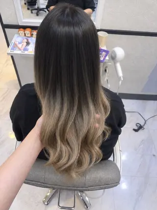 ロング カラー 大人デザイン 🍃MORIKA🍃のヘアスタイル