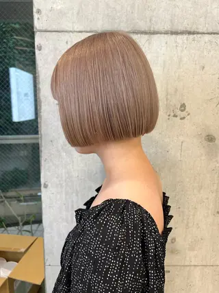 ミディアム ハイトーン💎 ホワイトベージュ坪谷のヘアスタイル