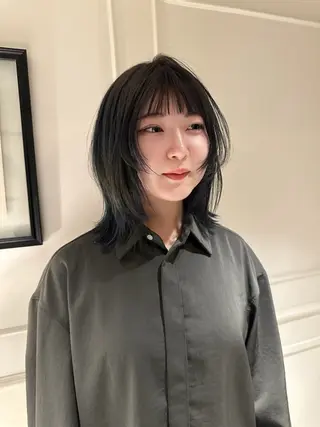 カラー レナ/レイヤーカット /艶感カラーのヘアスタイル