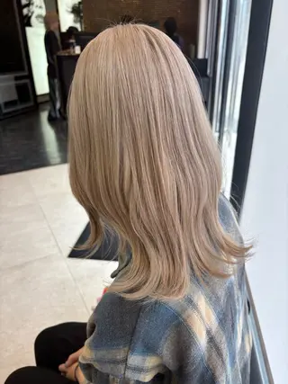 セミロング 山岸 朱里のヘアスタイル