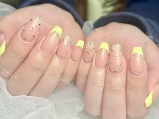 ネイル 🦋 Queenieのネイルデザイン