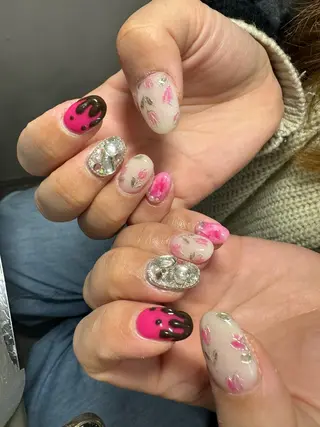 ネイル LAVISH 大和店 emi･:*+のネイルデザイン