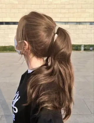 ロング カラー ハイトーンカラー 🦄レイヤーカットのヘアスタイル