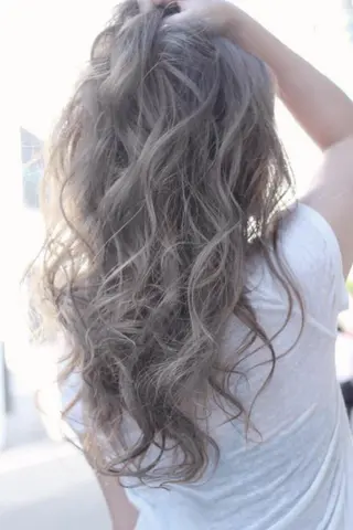 ロング パーマ ヘアアレンジ 大阪レミーエクステ チビ編み込みのヘアスタイル