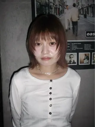 カラー カネコ リナのヘアスタイル