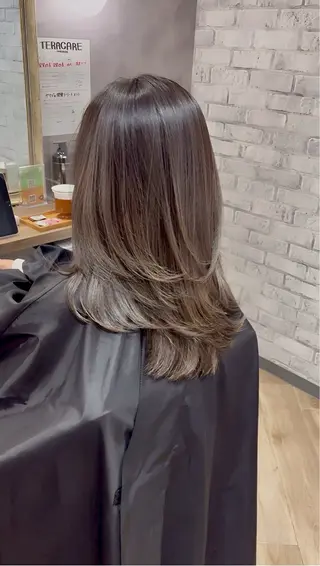ロング 阪急箕面駅 艶カラー/縮毛矯正のヘアスタイル