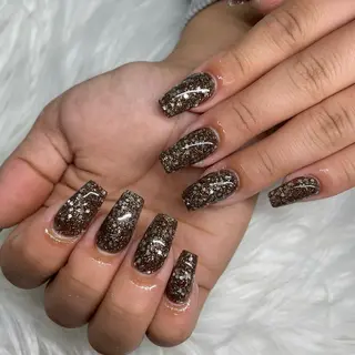 ミディアム ネイル Y. Sのネイルデザイン