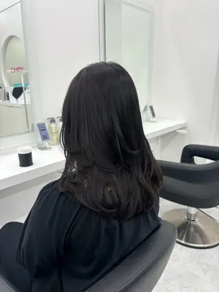 ミディアム カラー 抜け感レイヤー︴ ニュアンスカラーのヘアスタイル