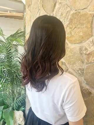 セミロング 傷ませにくいブリーチ 浦野優希のヘアスタイル