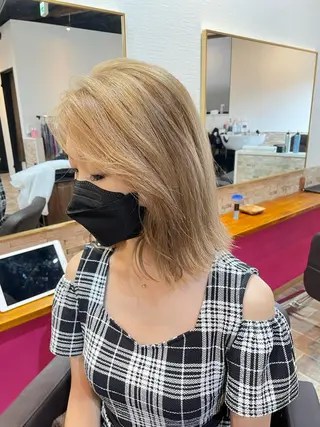 セミロング カラー YUI/ ブリーチカラー🌷のヘアスタイル