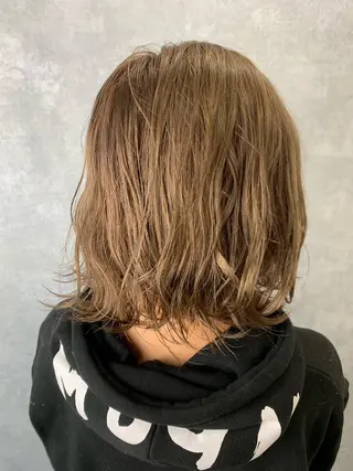 ミディアム カラー LUXBE LUCEのヘアスタイル