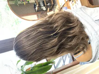セミロング カラー ハイトーン得意😍 Lumiereのヘアスタイル