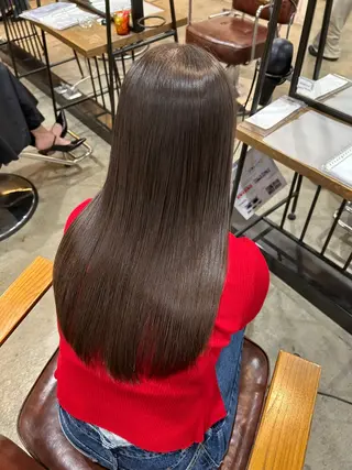 ロング 梅田ストレート💕 赤み消し透明感カラーのヘアスタイル