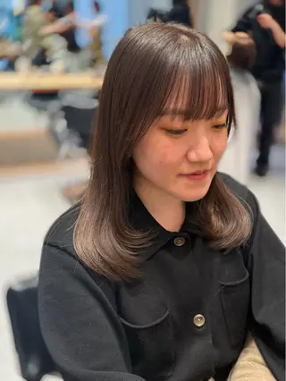 ミディアム カラー ミオ💎ショート 透ける暗髪のヘアスタイル