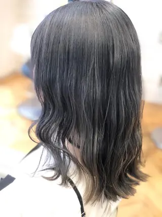 ミディアム 青木 優歩のヘアスタイル